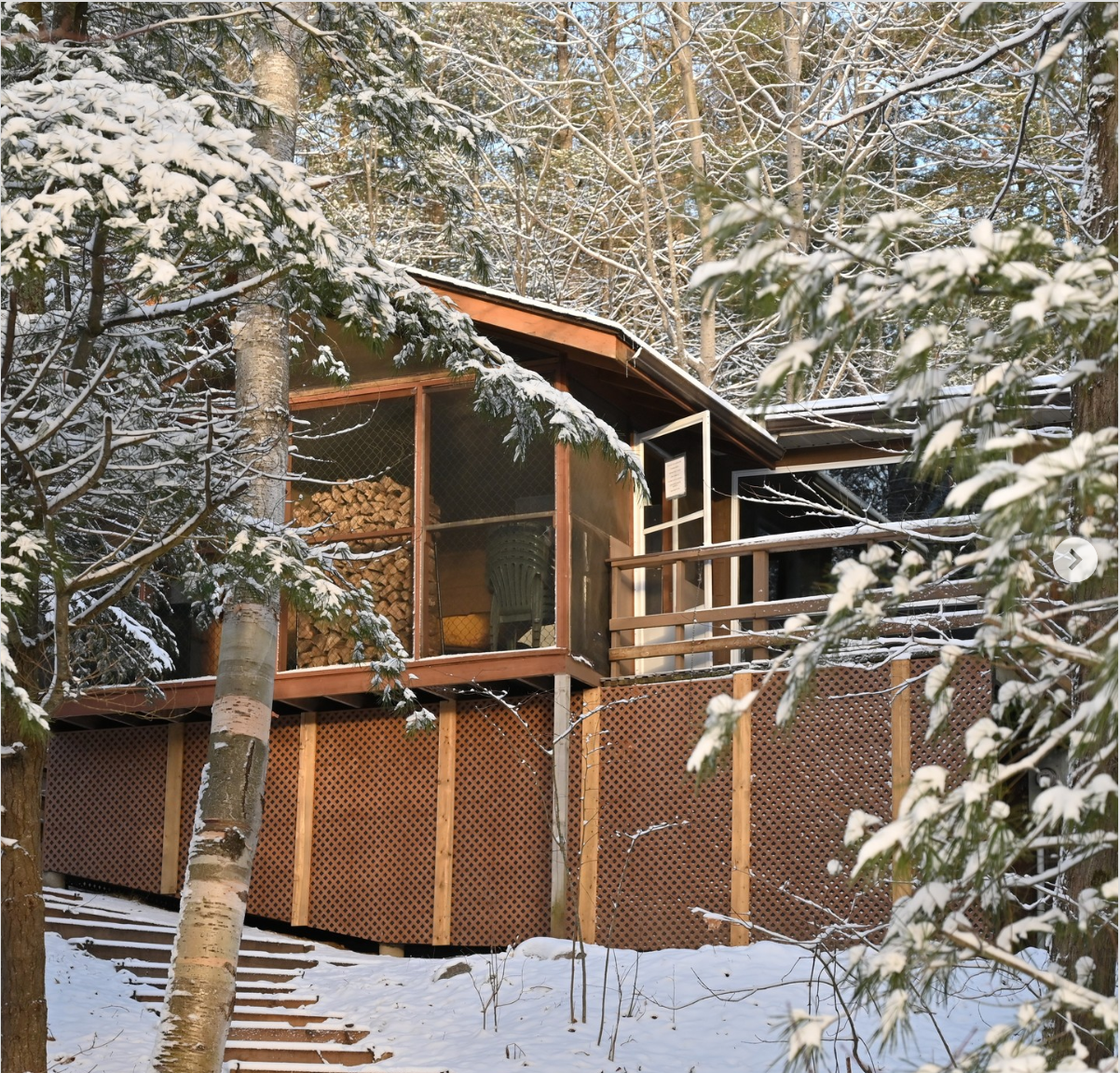 HN_Winter_trail_cottage_front